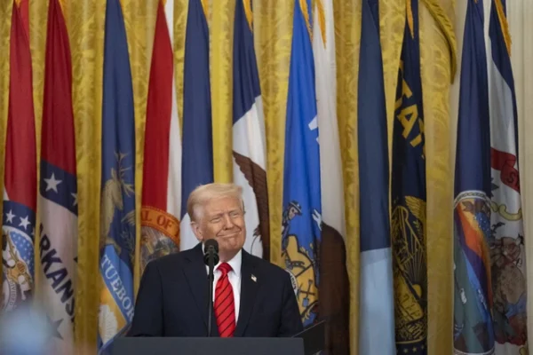 Kebijakan Trump Picu Kekhawatiran dan Dorong Harga Emas ke Rekor Tertinggi