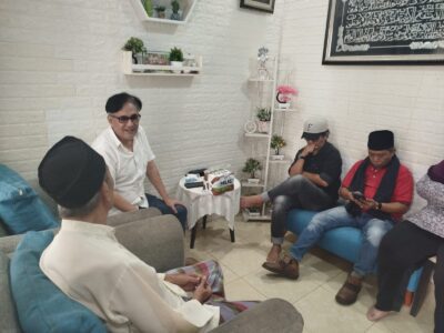 Pemred Club Berbagi Kebahagiaan dengan Dua Anak Yatim Piatu Korban Kecelakaan
