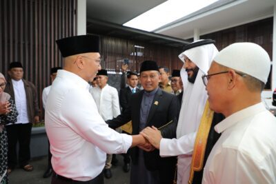 Gubernur Rahmat Mirzani Djausal Gelar Jamuan Buka Puasa Bersama Imam dan Qori dari Saudi Arabia Syeikh Abdurrahman Al Ausy di Mahan Agung