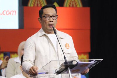 Cagub nomor urut 01 Ridwan Kamil menyampaikan pendapatnya saat Debat Kedua Pilgub Jakarta di City Beach International Stadium (BCIS) Ancol, Jakarta, Minggu (27/10/2024). Foto: Istimews