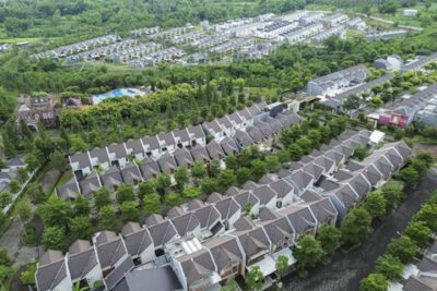Foto udara kawasan kompleks perumahan di Malang, Jawa Timur, Jumat (29/11/2024). Foto: ANTARA 