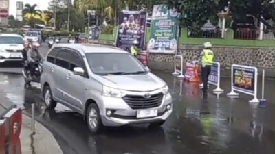 Arus kendaraan arah Cipanas ditutup sementara, Rabu (2/4/2025). Foto: Ist