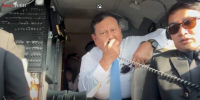 Prabowo saat menyapa pilot pesawat tempur Yordania. Foto: Biro Pers Sekretariat Presiden