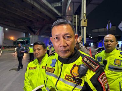 Dirlantas Polda Metro Jaya, Kombes Komarudin meninjau macet di sekitar Pelabuhan Tanjung Priok, Jakarta Pusat pada Jumat (18/4). Foto: Kumparan