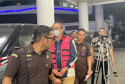 Direktur Pemberitaan JakTV Tian Bahtiar, usai dijerat sebagai tersangka perintangan penyidikan kasus yang ditangani Kejagung RI, di Gedung Kejagung RI, Jakarta, Selasa (22/4/2025) dini hari. Foto: Ist