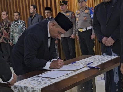 Eks penyidik KPK yang dikenal dengan sebutan 'Raja OTT', Harun Al-Rasyid, dilantik menjadi Deputi Bidang Pengawasan, Pemantauan, dan Evaluasi Badan Penyelenggara (BP) Haji, Kamis (24/4/2025). Foto: Dok. Istimewa