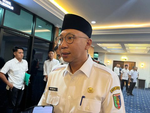 Gubernur Lampung, Rahmat Mirzani Djausal usai memimpin Rapat Koordinasi Penanganan Darurat Bencana Hidrometeorologi. Foto : Lampung Geh