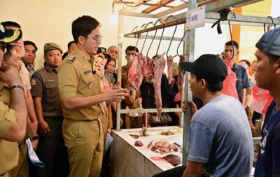 Pasca Retreat, Bupati Egi Lakukan Inspeksi ke Pasar Tradisional di Hari Pertama Kerja