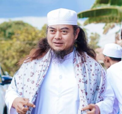 Pimpinan Pondok Pesantren Al-Hidayah Cisantri, Abuya KH. Asep Nafis Imron Bustomi