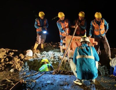Tak Kenal Libur, Tim Siaga PLN Bergerak Cepat Pulihkan Gangguan Listrik di Lokasi Longsor Pematang Liang Saat Idul Fitri 2025