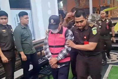 Eks Bupati Lampung Timur Dawam Rahardjo Resmi Ditahan Kejati Lampung