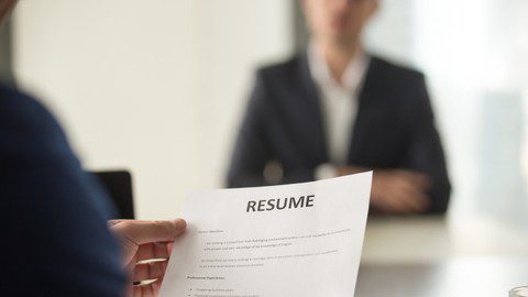 Ilustrasi surat lamaran kerja. Foto: Shutterstock