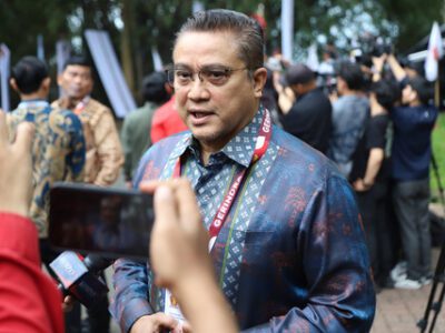 Politisi Demokrat Dede Yusuf saat diwawancarai wartawan di Padepokan Garuda Yaksa, Hambalang, Bogor, Jumat (14/2/2025). Foto: kumparan
