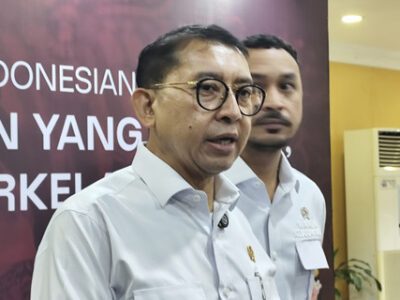 Menteri Kebudayaan Fadli Zon (kiri) dan Wakil Menteri Kebudayaan Giring Ganesha (kanan) usai menghadiri pembukaan Dana Indonesia di Gedung A Kemendikbudristek, Jakarta Pusat, Senin (5/5/2025). Foto: kumparan
