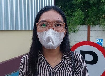Wanita asal Muba WN saat melaporkan kekasihnya, AA (37), atas dugaan penganiayaan ke SPKT Polrestabes Palembang. Foto : Istimewa