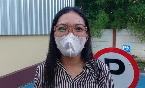 Wanita asal Muba WN saat melaporkan kekasihnya, AA (37), atas dugaan penganiayaan ke SPKT Polrestabes Palembang. Foto : Istimewa