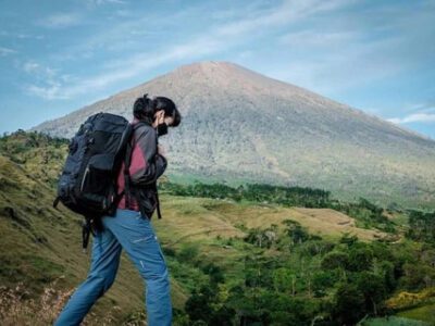 Ilustrasi pendaki gunung. Foto: Dok Kemenparekraf
