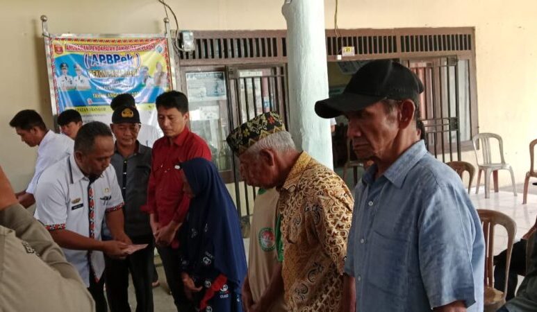 Pemerintah Pekon Pagar Dewa Salurkan BLT-DD Tahap I kepada 20 KPM