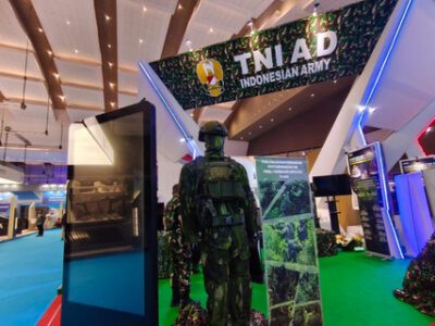 Stan TNI AD selama pameran Indo Defence Expo & Forum 2025 di JIExpo Kemayoran, Jakarta Pusat, Rabu (11/6/2025). Foto: kumparan