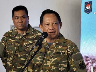 Menteri Dalam Negeri (Mendagri) Tito Karnavian menjawab pertanyaan wartawan di Kampus IPDN, Jatinangor, Kabupaten Sumedang, Jawa Barat, Senin (23/6/2025). Foto: kumparan