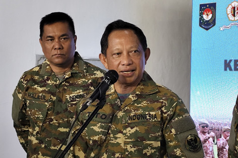 Menteri Dalam Negeri (Mendagri) Tito Karnavian menjawab pertanyaan wartawan di Kampus IPDN, Jatinangor, Kabupaten Sumedang, Jawa Barat, Senin (23/6/2025). Foto: kumparan
