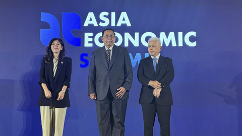 Presiden RI ke-6 Susilo Bambang Yudhoyono, Menteri Menteri Komunikasi dan Digital (Menkomdigi) Meutya Hafid dan Mantan Menteri Sekretaris Negara, Muhammad Hatta Rajasa dalam acara Asia Economic Summit, Kamis (26/6/2025). Foto: Istimewa