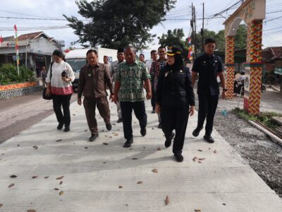 Wali Kota Bandar Lampung, Hj. Eva Dwiana, meninjau langsung proses perbaikan infrastruktur Jalan Pangeran Tirtayasa di Kecamatan Sukabumi, Kamis (19/6/2025).