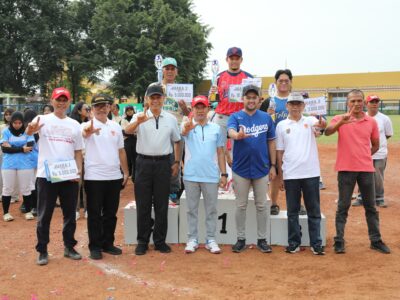 Kejuaraan Nasional (Kejurnas) Softball Open Tournament Outsiders Inc Cup 2025 yang resmi ditutup pada Minggu (29/6/2025) di Lapangan Emas Softball, PKOR Way Halim, Bandar Lampung.