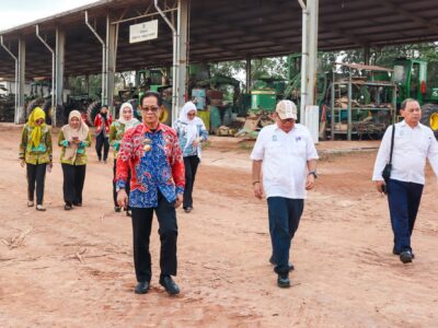 Kepala Badan Pendapatan Daerah (Bapenda) Provinsi Lampung, Slamet Riyadi, akhirnya mendatangi langsung kantor PT Sugar Group Companies (SGC) di Kabupaten Tulang Bawang, Kamis (12/6/2025).