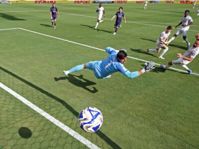 Thibaut Courtois kebobolan saat laga PSG vs Real Madrid dalam semifinal Piala Dunia Antarklub di MetLife Stadium, East Rutherford, New Jersey, AS, pada Kamis (10/7) dini hari WIB. Foto: REUTERS