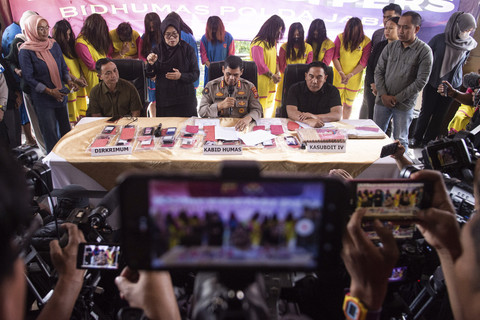 Konferensi pers terkait keterngan saat rilis pengungkapan kasus perdagangan manusia dengan korban bayi di Mapolda Jawa Barat, Bandung, Jaw Foto: Istimewa