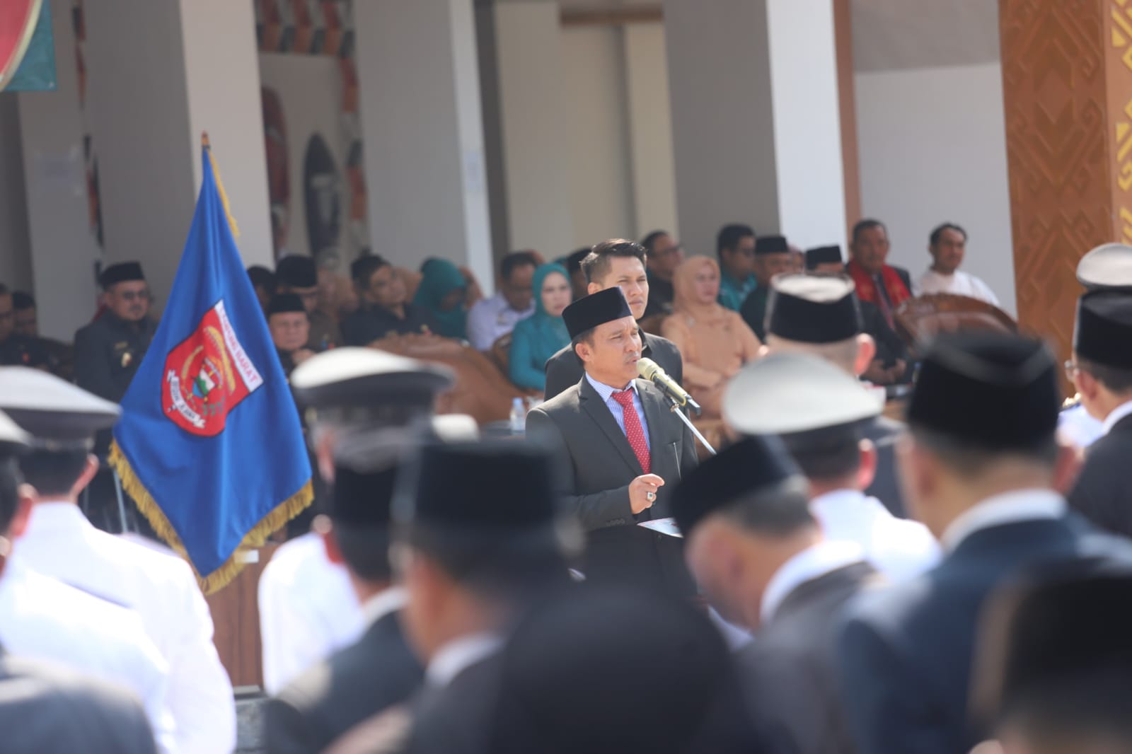 Bupati Parosil Lantik 13 Pejabat Eselon II dan Ratusan Pejabat Lain di Lingkup Pemkab Lampung Barat, Berikut Daftarnya!