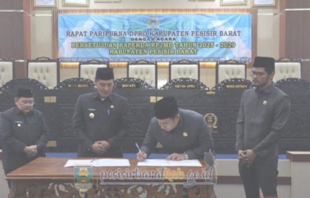 Bupati dan Wakil Hadiri Rapat Paripurna Persetujuan Ranperda RPJMD Tahun 2025-2029