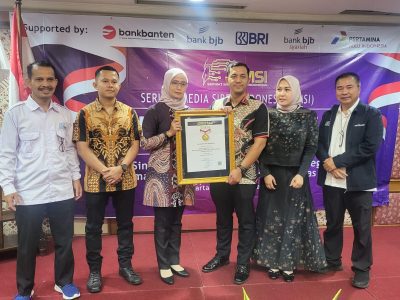 Kajari Lampung Selatan Terima Anugerah "Sahabat Media" dari SMSI Pusat