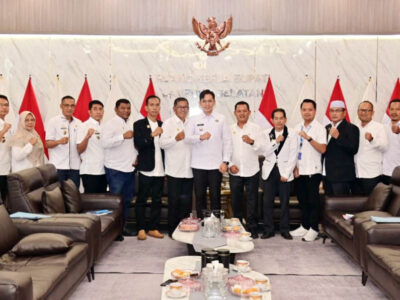 Bupati Lampung Selatan, Radityo Egi Pratama (Egi), saat menerima audiensi pengurus DEKOPIN di ruang kerjanya, Rabu (2/7/2025).