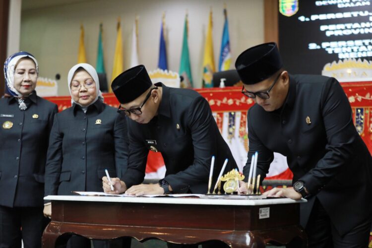 Penandatanganan Raperda APBD 2024 dan Persetujuan RPJMD 2025-2029, Lampung Mantapkan Arah Pembangunan