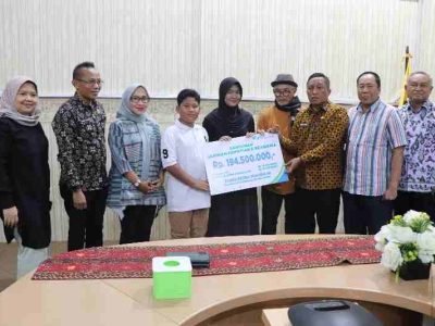 Dinas Kominfotik dan BPJS Ketenagakerjaan Serahkan Santunan Sosial kepada Keluarga Almarhum PTHL
