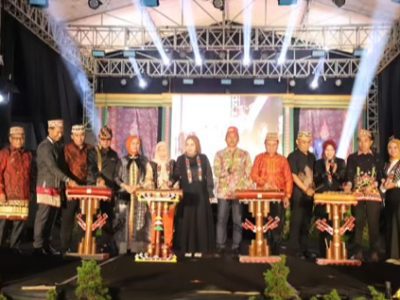 Festival Sekala Bekhak ke-11 Resmi Ditutup, Bupati Parosil Mabsus Tekankan Pentingnya Pelestarian Budaya