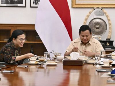 Presiden Prabowo Subianto buka puasa bersama denga Menkeu Sri Mulyani di Istana Merdeka, Jakarta Pusat, Rabu (12/3/2025). Foto: Dok. Istimewa