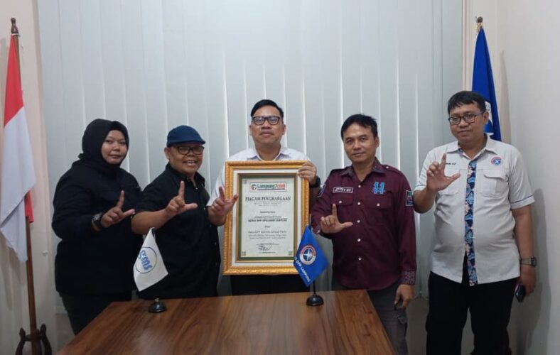 Ketua DPP APKLINDO Lampung Terima Penghargaan Spesial HUT ke-11 Lampung7.com Sebagai “Sahabat Media”