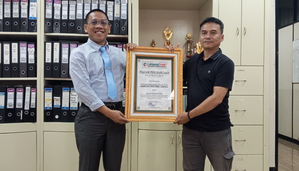 Descatama Paksi Moeda Terima Penghargaan Salah Satu Tokoh Inspiratif dari LAMPUNG7.COM