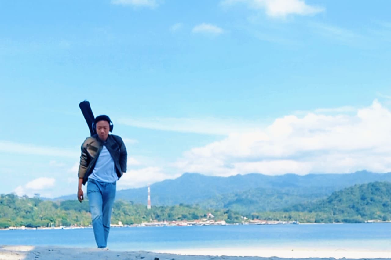 Foto: Wahyudi di Pulau Tangkil saat pengambilan video Urban Spa dalam rangka perayaan HUT RI ke-80.