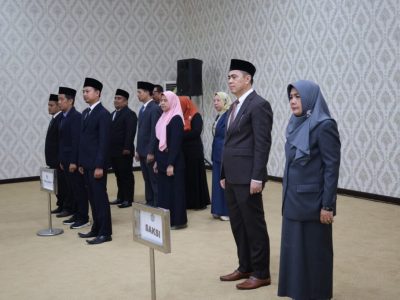 Rektor Lantik Pejabat Fungsional Tenaga Kependidikan Perkuat Layanan Pendidikan