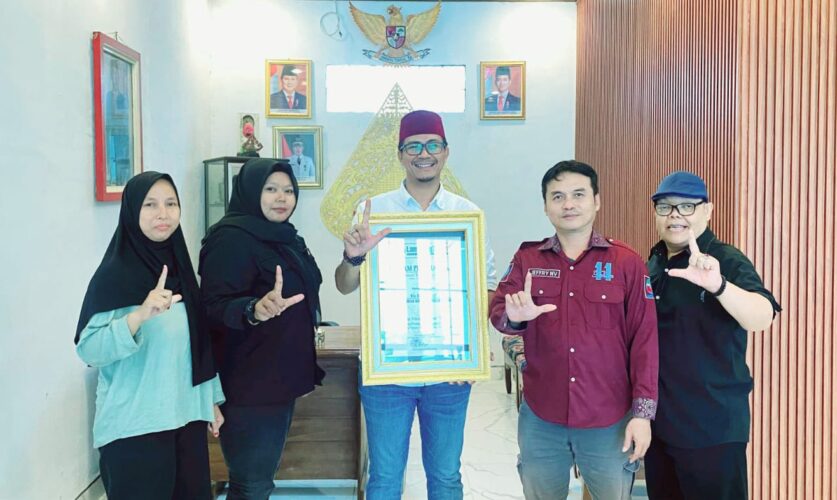 Kades Hanura, Rio Remota Terima Penghargaan Spesial “Kades Inovatif Sahabat Media” dari Lampung7.com