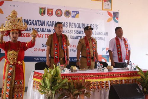 Parosil Mabsus Tekankan Pentingnya Kepemimpinan Siswa, Buka Diklat OSIS di SMKN 1 Way Tenong