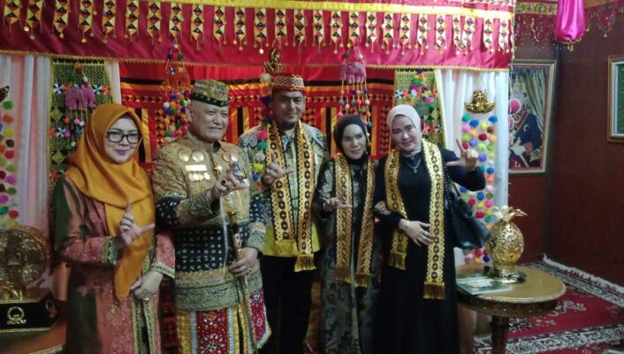 Pangeran Nata Adiningrat Kunjungi Lamban Gedung Kuning