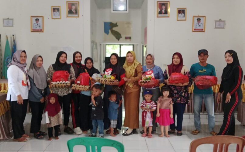 Pekon Lombok Bagikan Makanan Pencegahan Stunting