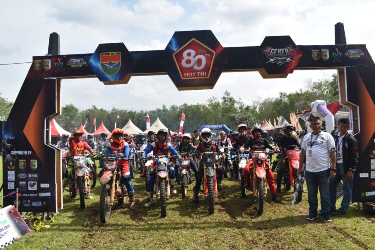Pangdam XXI/Radin Inten Lepas 2.500 Offroader Trail Adventure Piala Panglima TNI di Way Berulu