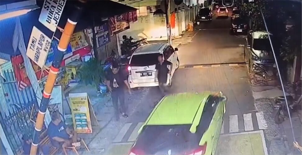 Polisi Jemput Paksa Direktur Eksekutif Lokataru Foundation, Delpedro Marhaen Ditangkap Atas Dugaan Penghasutan