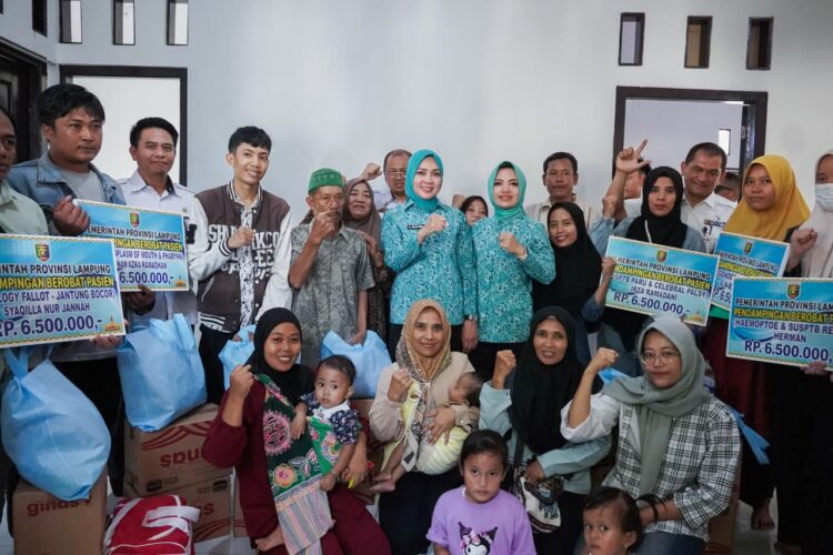 Pemprov Lampung Serahkan Santunan Kematian Korban Bencana, Warga Gunung Sulah Terharu